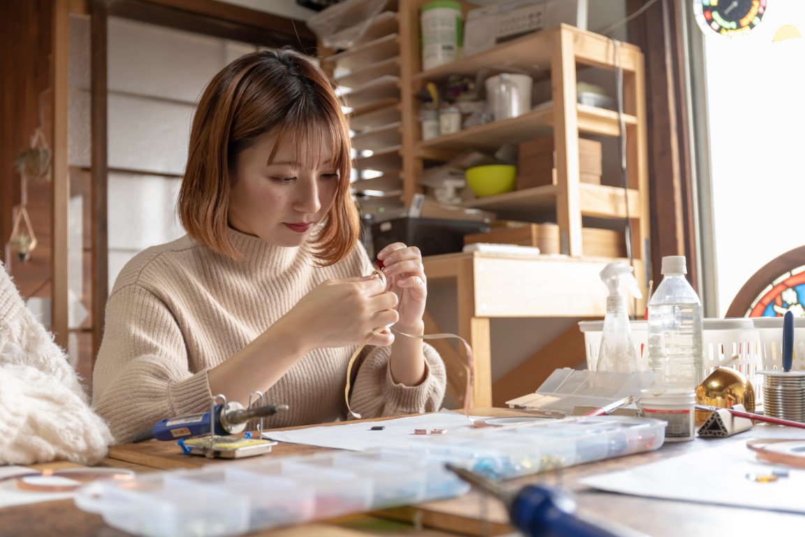 主婦におすすめのお小遣い稼ぎ8選！安全に始める方法や確定申告も解説 | 暮らしに役立つポイ活＆お得情報サイト - ハピ得マガジン