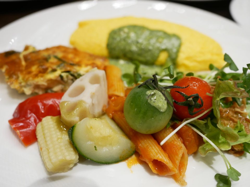 野菜中心に盛り付けた洋食