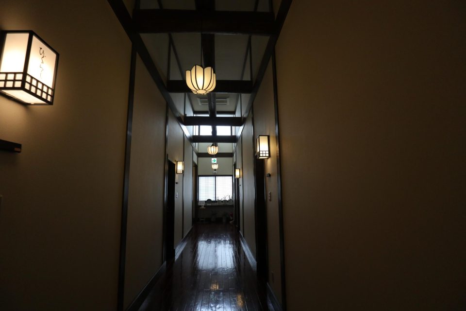 能登屋旅館別館の廊下