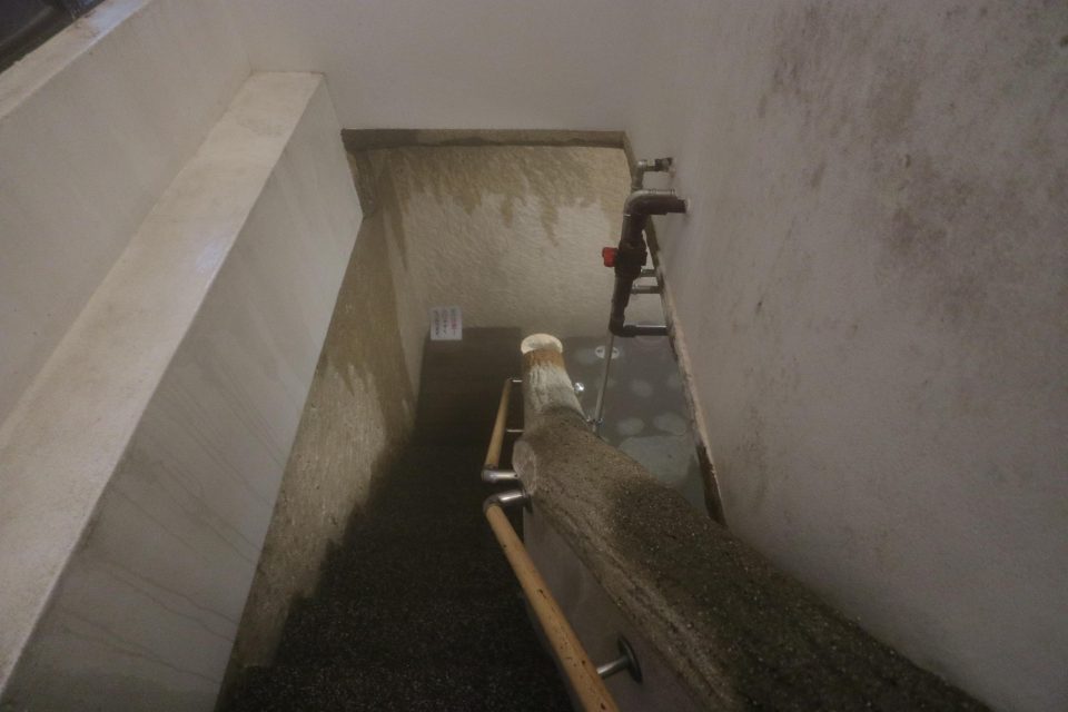 能登屋旅館貸切洞窟風呂の階段