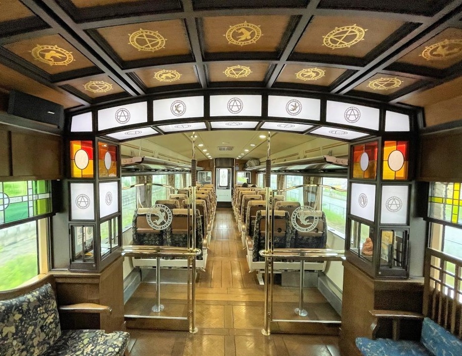 観光列車は九州が面白い！JR九州の観光列車の中からの熊本県「A列車で行こう」宮崎県「海幸山幸」鹿児島県「指宿のたまて箱」の乗車レポートです。九州の観光列車は各地の歴史や文化を表すデザイン。その土地のストーリーを感じることができ、D&S列車（デザイン＆ストーリー列車）と呼ばれています。