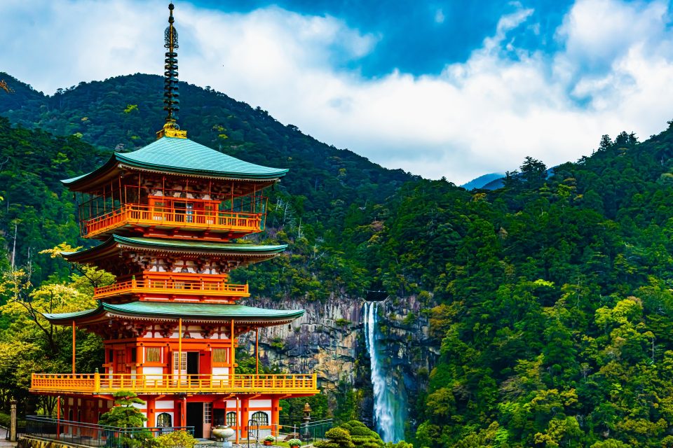 熊野那智大社　三重塔と那智の滝