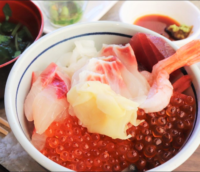 ラビスタ東京ベイ朝ごはんの海鮮丼