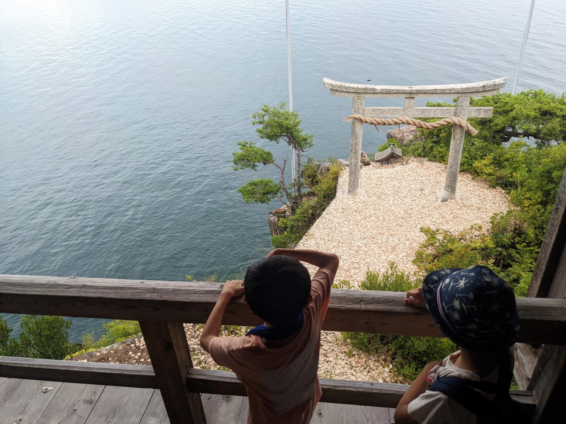 琵琶湖のパワースポット「竹生島（ちくぶしま）」は神の住む島 - たびハピ