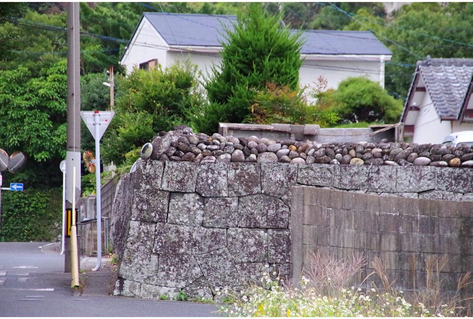 福江城の石垣「こぼれ石」