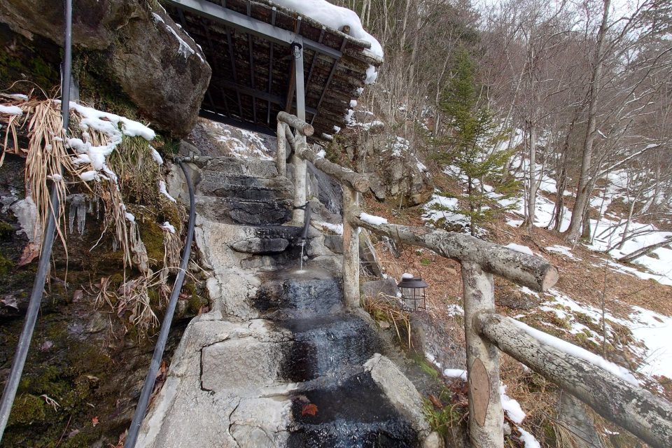 石楠花の湯の階段