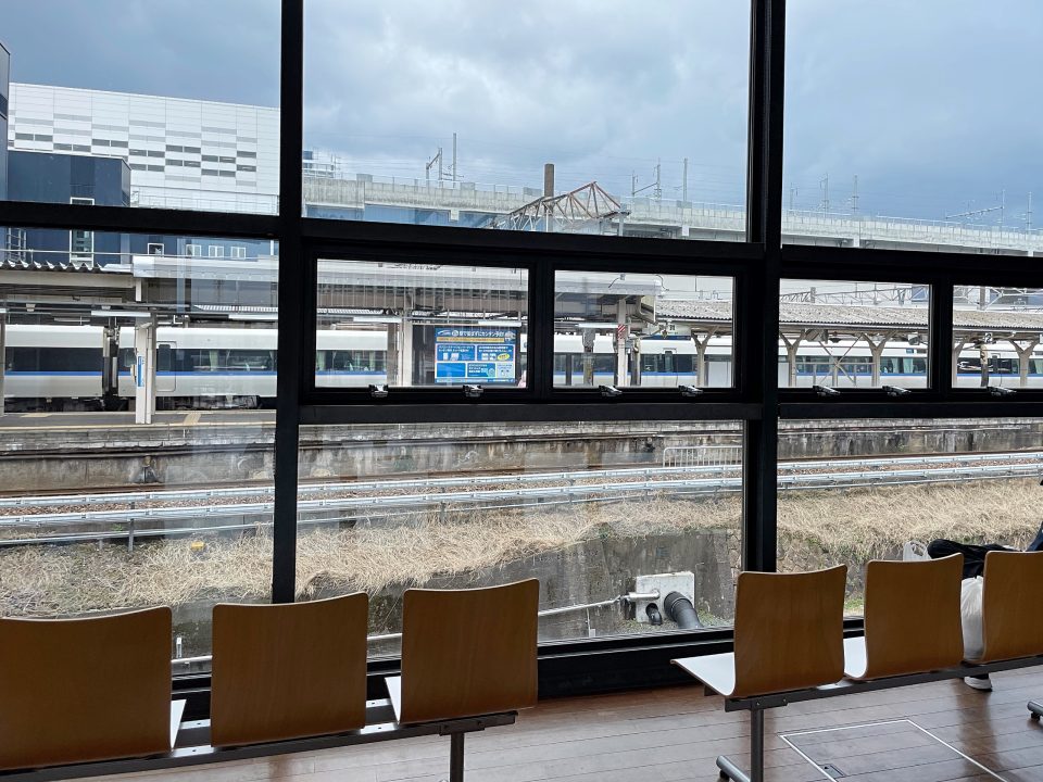 敦賀駅交流施設「オルパーク」2階多目的室線路側