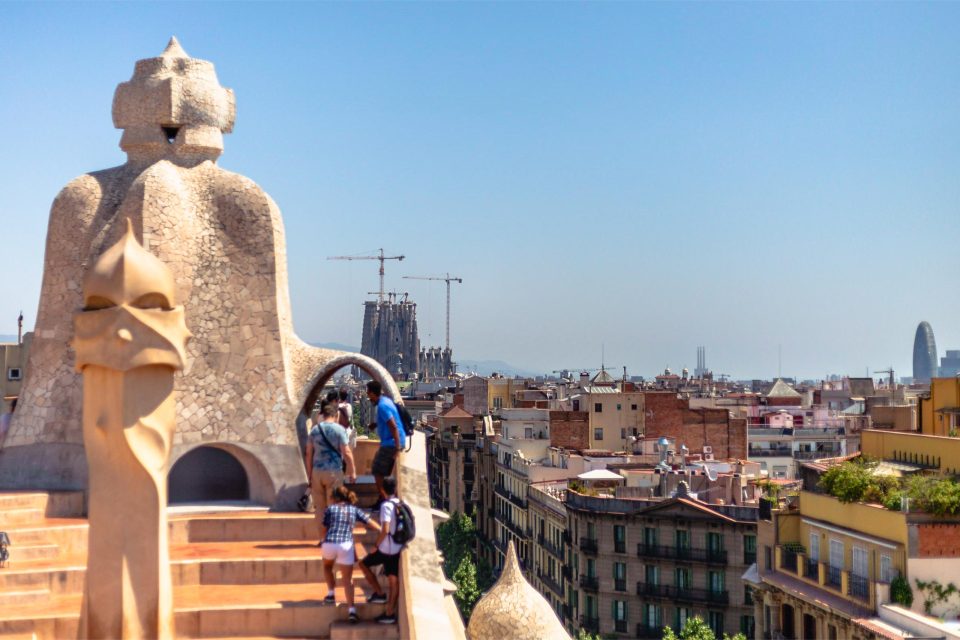 バルセロナ観光モデルコース3日間・ガウディ建築やアート、地中海グルメに酔いしれる旅